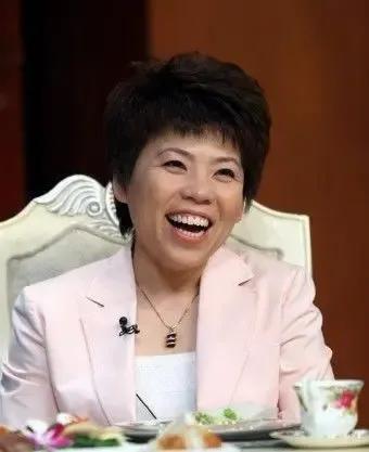 国乒10佳女运动员！邓亚萍第一，三人并列第二，孙颖莎入围，没有王曼昱

1，邱肿