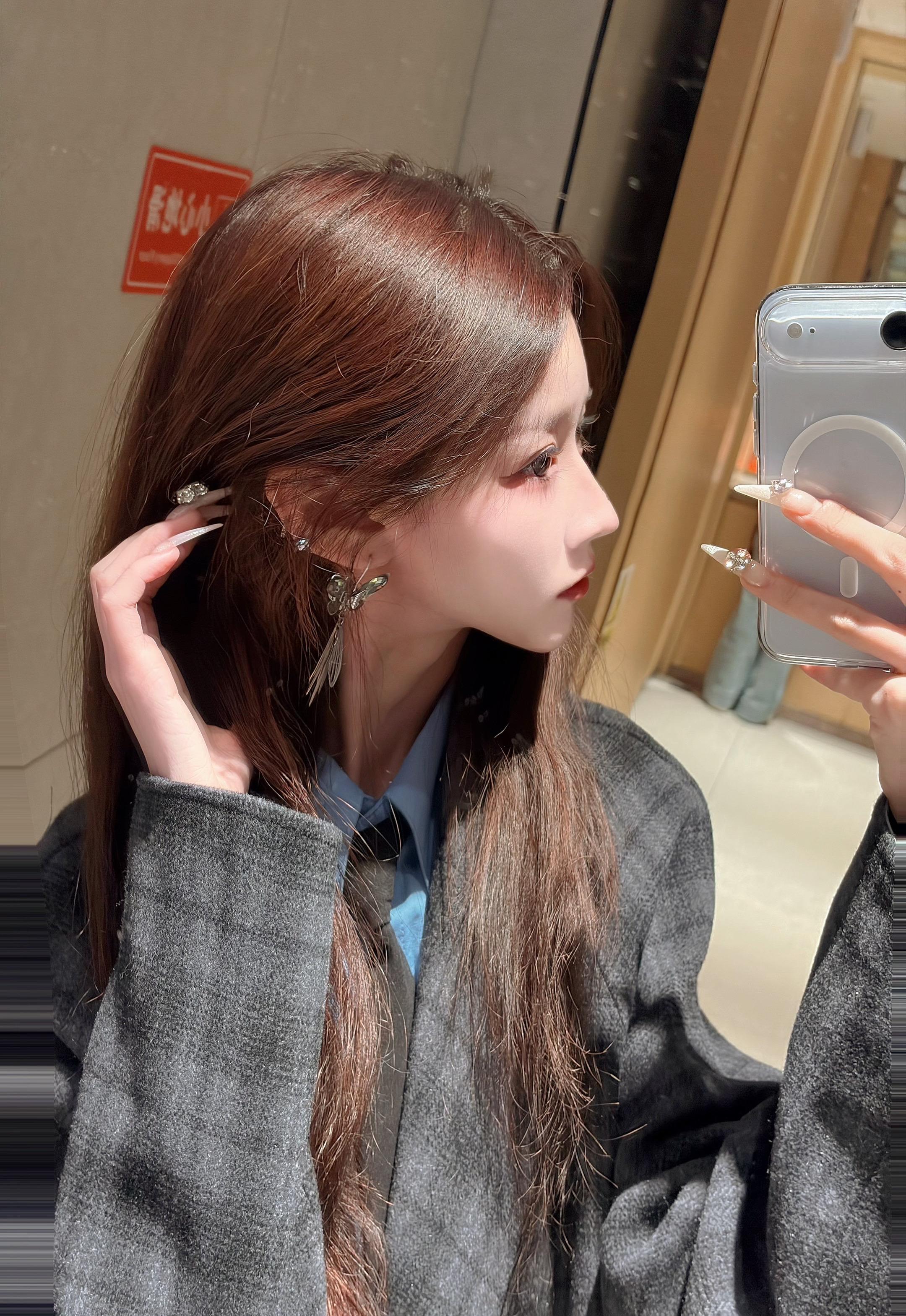 一生中会遇到很多东西 说天天开心好像太假了一点 希望我们总有勇气去坦然...