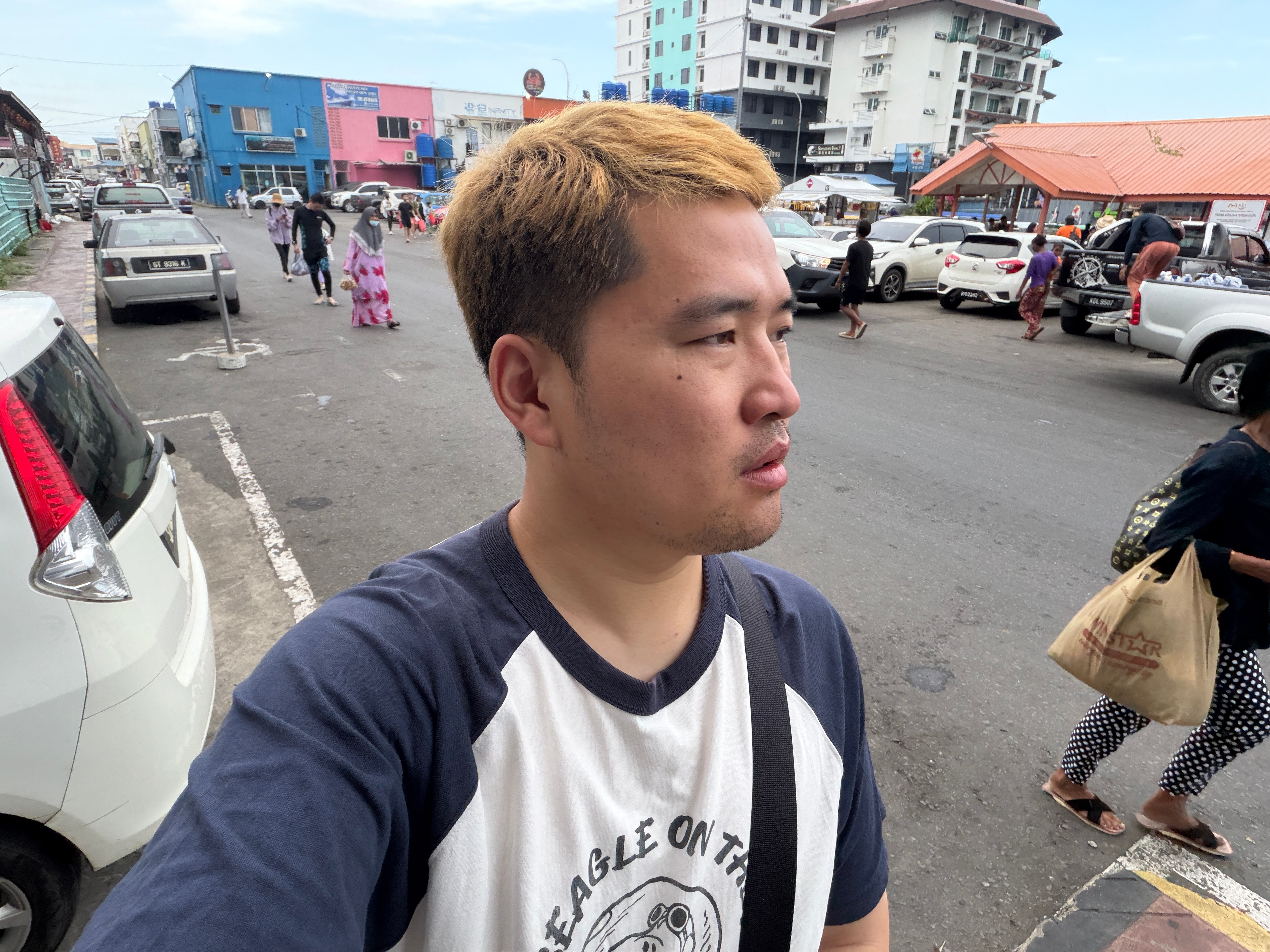 今天在马来西亚 仙本那 的主线任务是— 找护照 马来西亚·仙本那