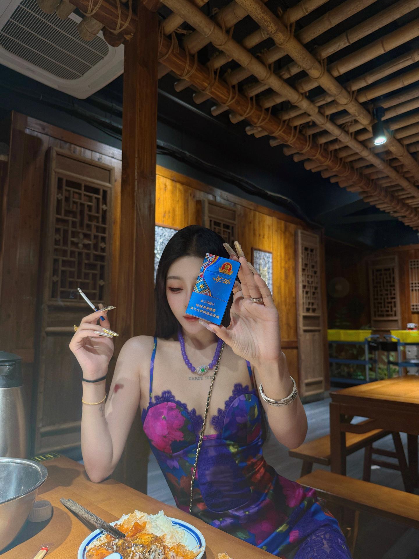 抽三姐逗嫂子 没事整点小伙子