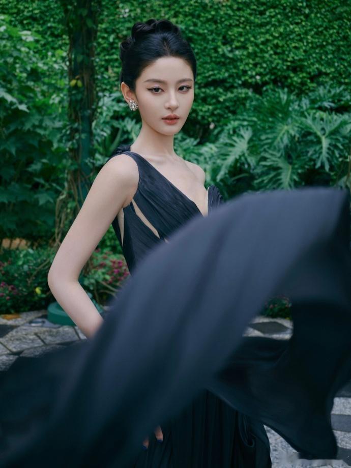 赵晴古装扮相被认可赵晴古装的权威我早知早觉 真不愧是我们的古装美人呀，每部剧里的