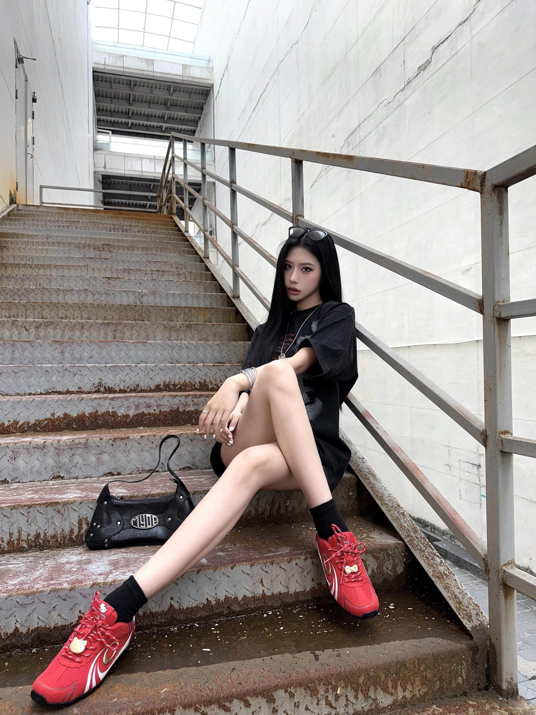 喜欢半夜玩手机的朋友们一定要小心 我昨晚一不小心睡着了