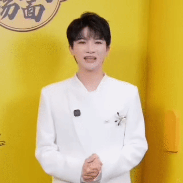 周深 周深康师傅老母鸡汤面品牌代言人 [音乐]好鸡汤,选纯鲜 【圈和米米说早安】