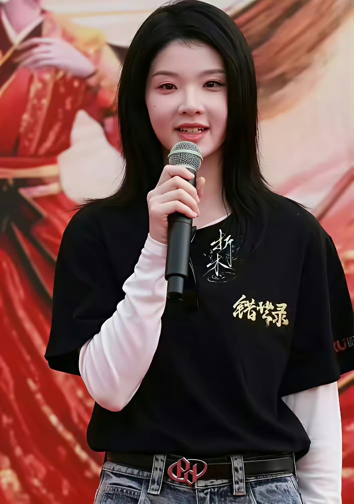 孙淼怡怎么现在和早期长得完全不一样了，感觉还是早期好看，你们觉得呢？ 