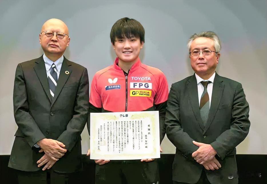 东京电视台于26日在电视台内部对在决出乒乓球年度王者的WTT香港总决赛（10-1