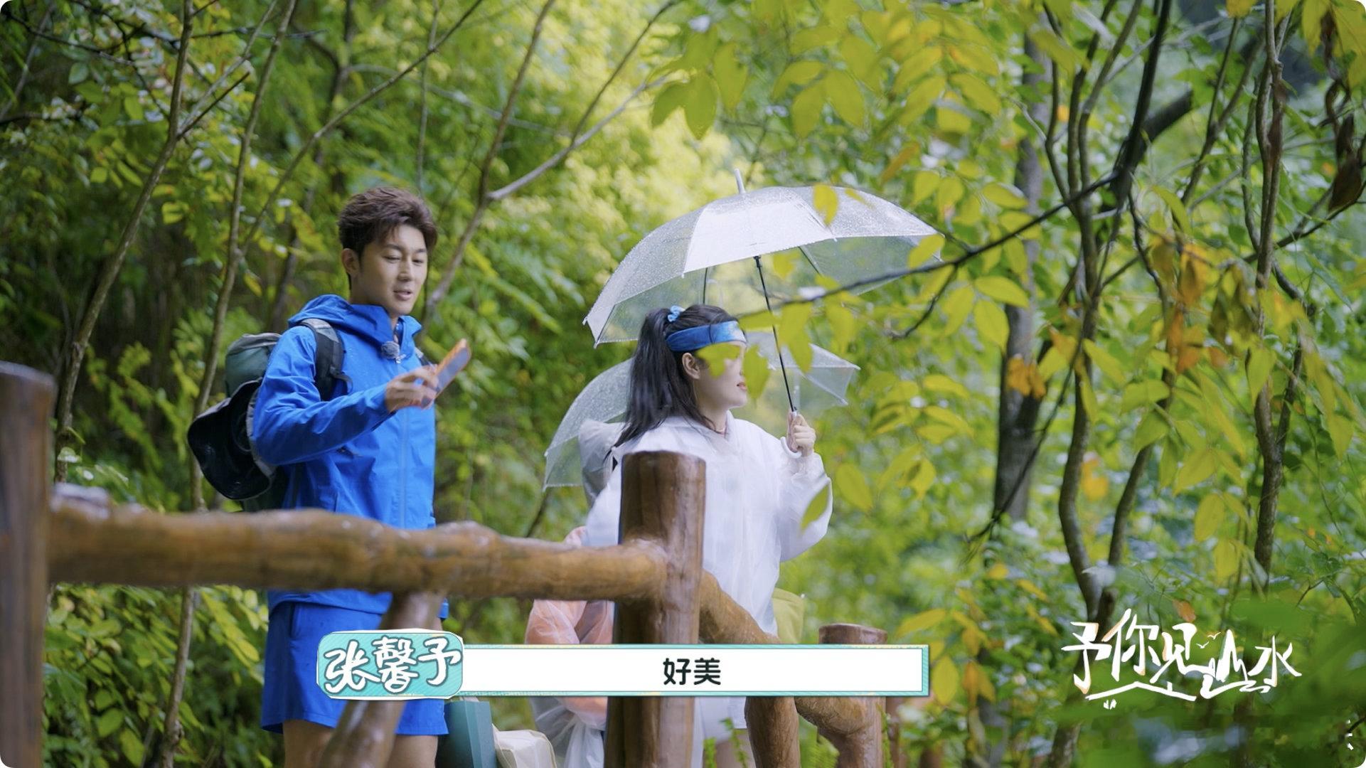 张馨予感叹浩坤湖一步一景予你见山水 跟着张馨予的脚步逛浩坤湖，才懂“一步一景”不