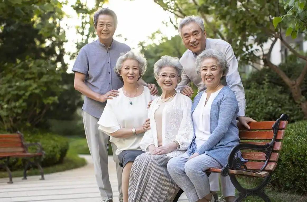 2026年全国养老金调整通知依旧没有正式官宣，不少上班族在等待年度养老待遇更新的