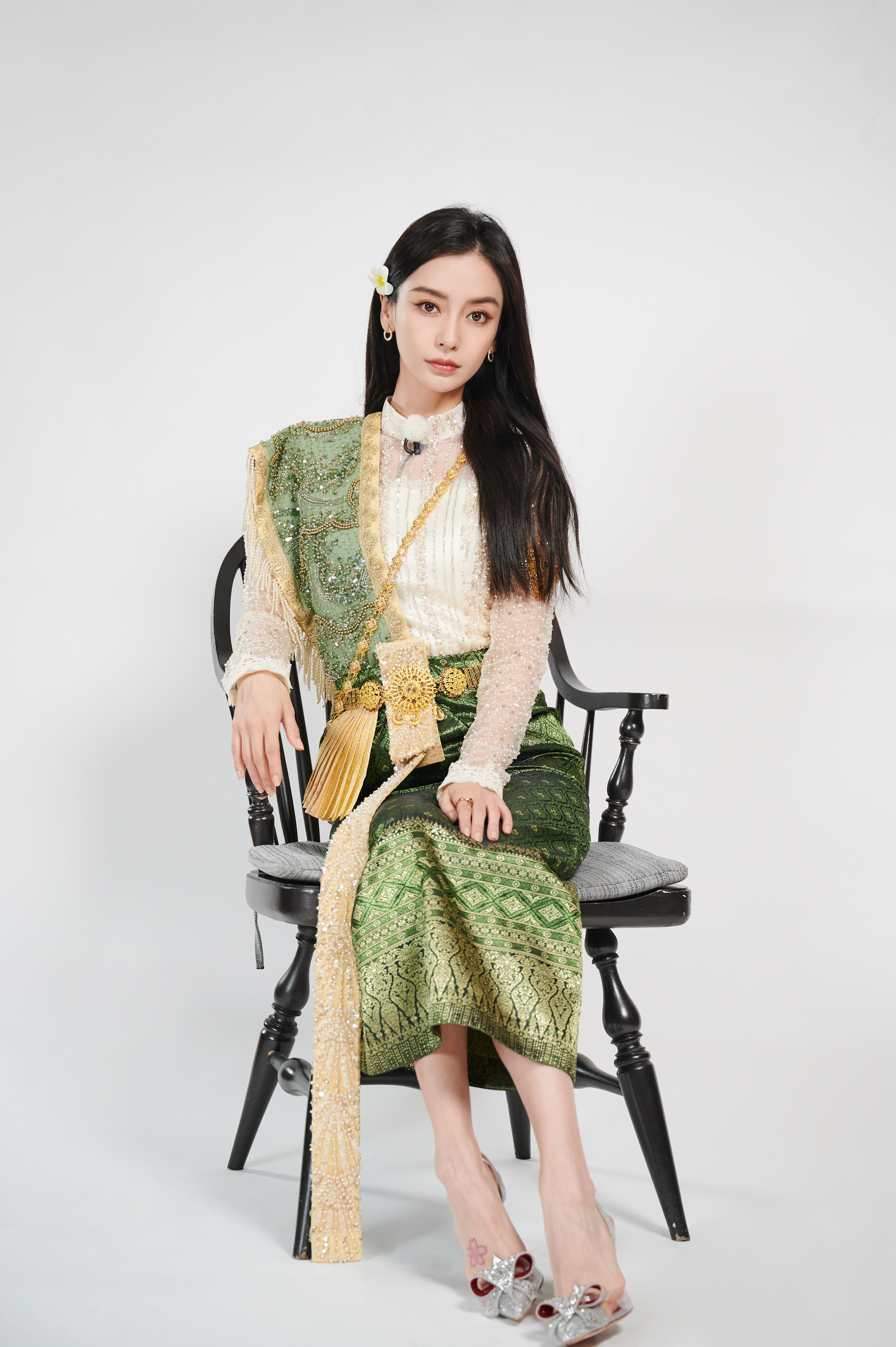 Angelababy羌族服饰路透Angelababy异域风情 