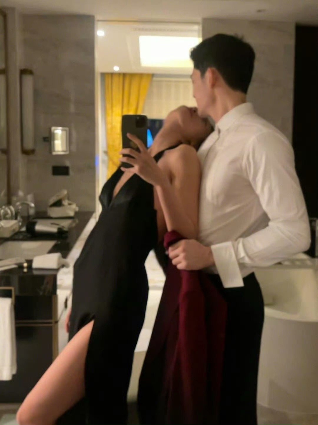 你可以委屈，可以痛哭，但不要让所有人都看到你的脆弱。#情感语录##文案#  ​​