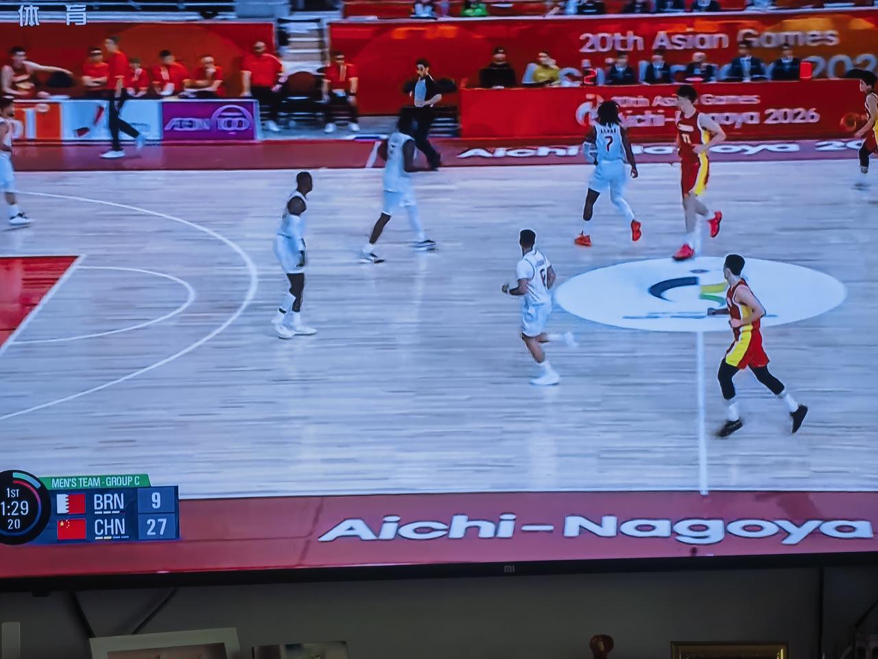 亚运会男篮小组赛中国VS巴林，第一节就打了对手一个32：11，中国男篮外线投进5