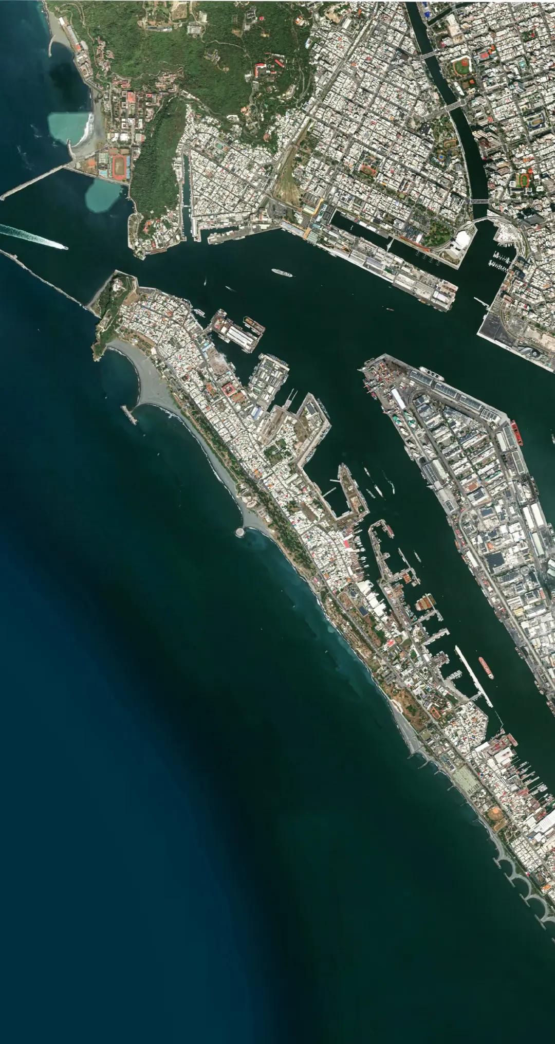 高空俯瞰哈瓦那：古巴首都的独特几何风貌。
快来看看古巴哈瓦那这张令人惊叹的卫星视