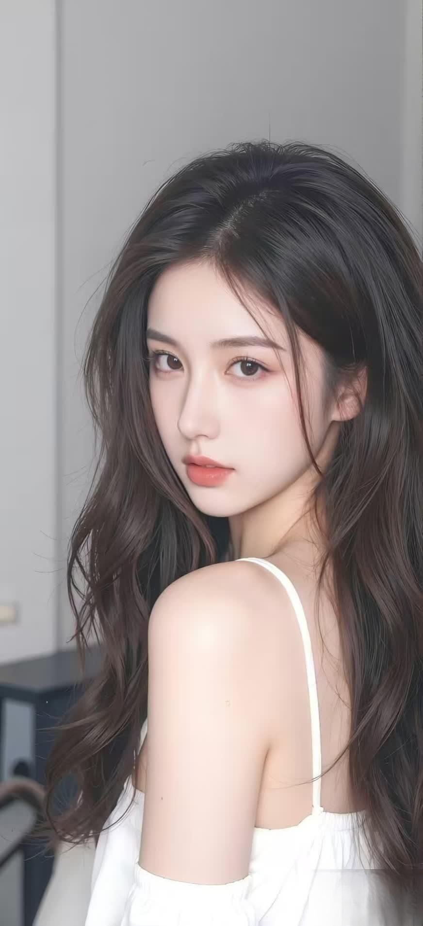 事不能想的太多，想多了心就乱了，人不能看得太清，看清了心就凉了，情不能陷的太深，