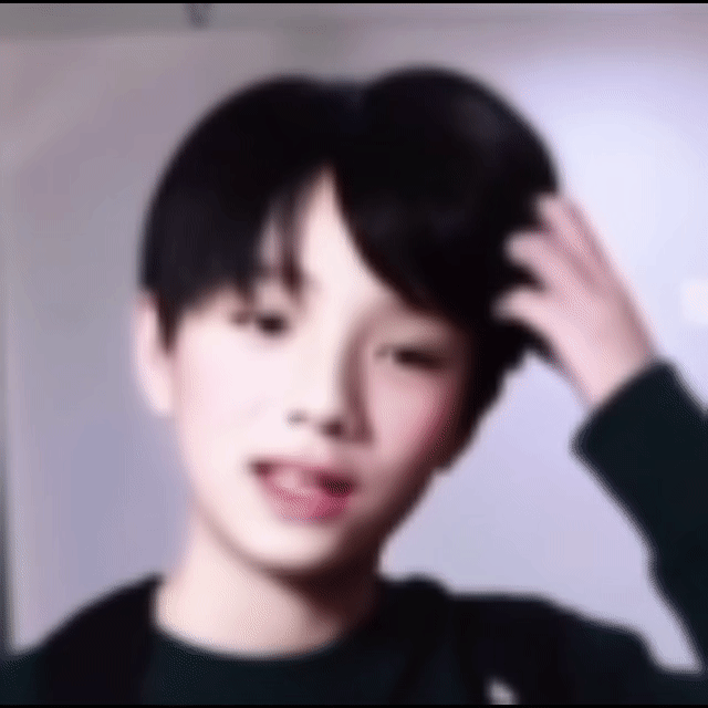 路过的和我动一下 一人奖励一个香吻 ​​​