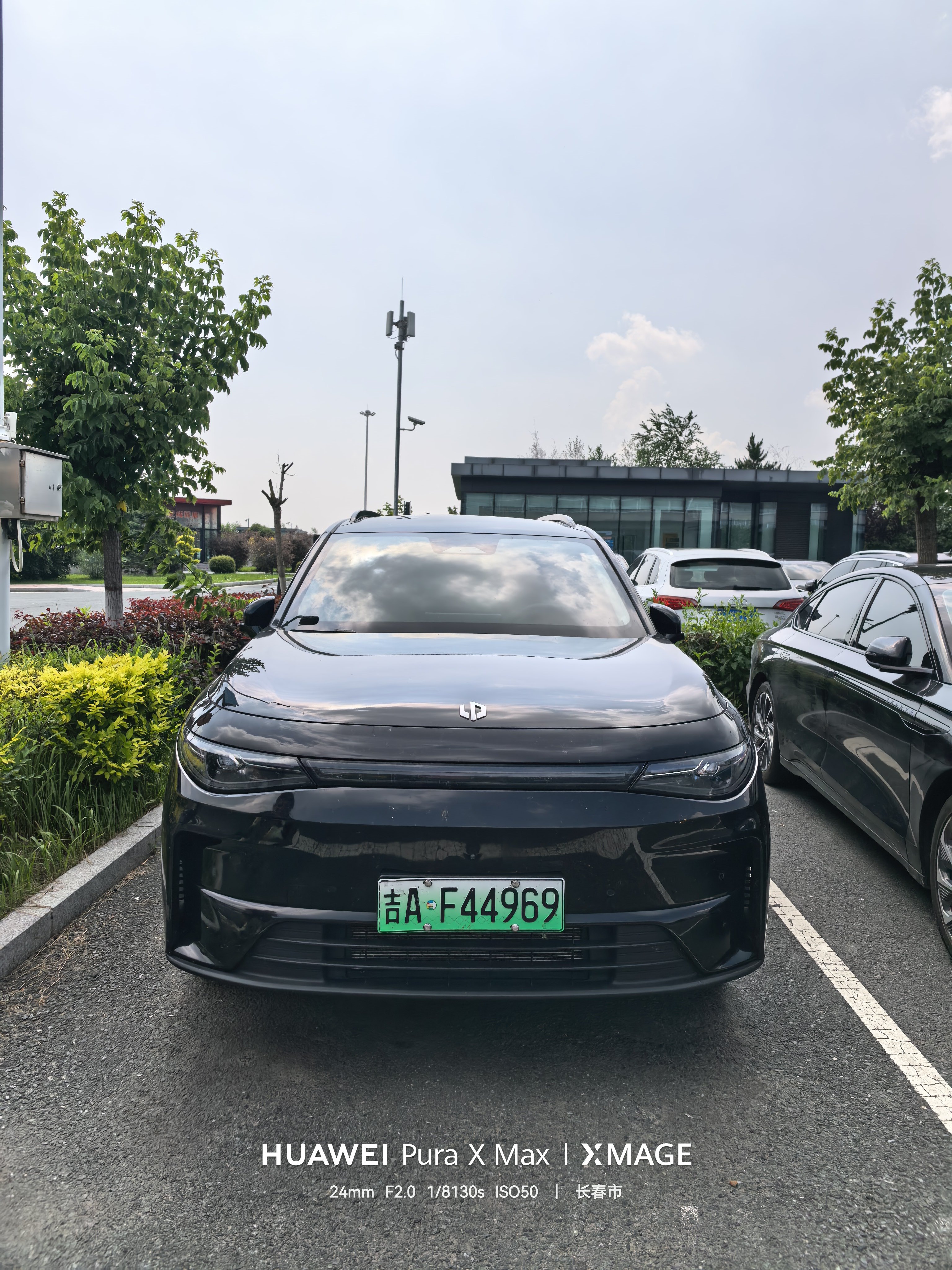 落地取车，开车200公里吃鱼去，200多元租了个零跑C16，你别说，开着还行七月