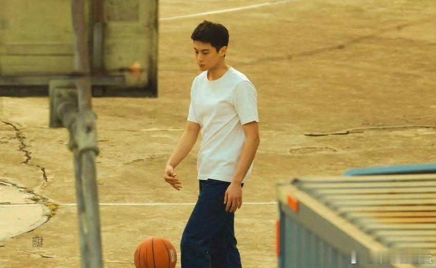 王鹤棣剧宣第一天就告状王鹤棣王鹤棣首部优酷独播剧《黑夜告白》来了！搭档潘粤明演刑