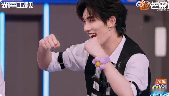笑不活了！泽林猜艺人想抄丁程鑫答案，小丁傲娇表示全知道，hi6 收视第一全是笑点