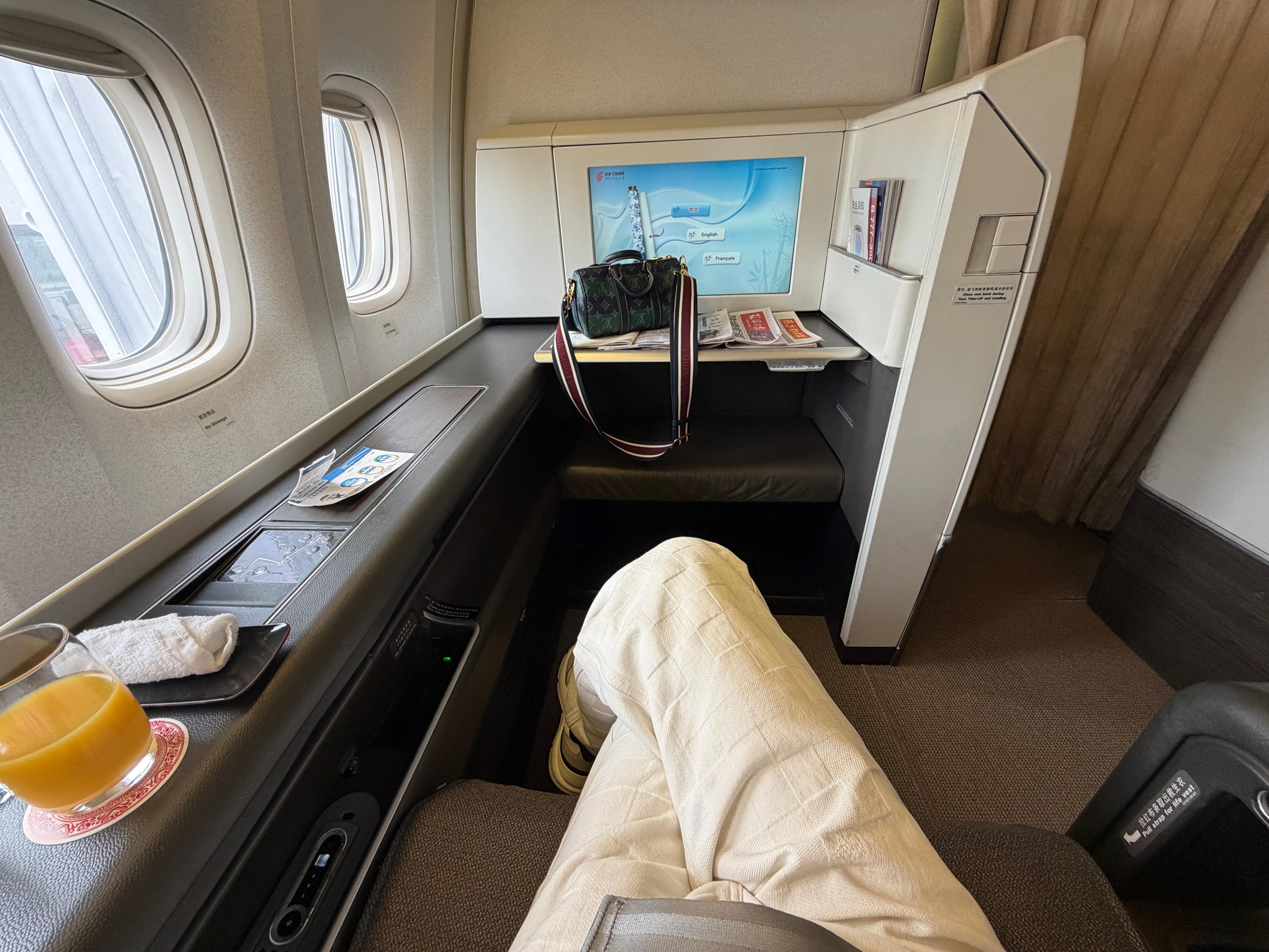 人生第一次头等舱，这空间大到我不知道干嘛……