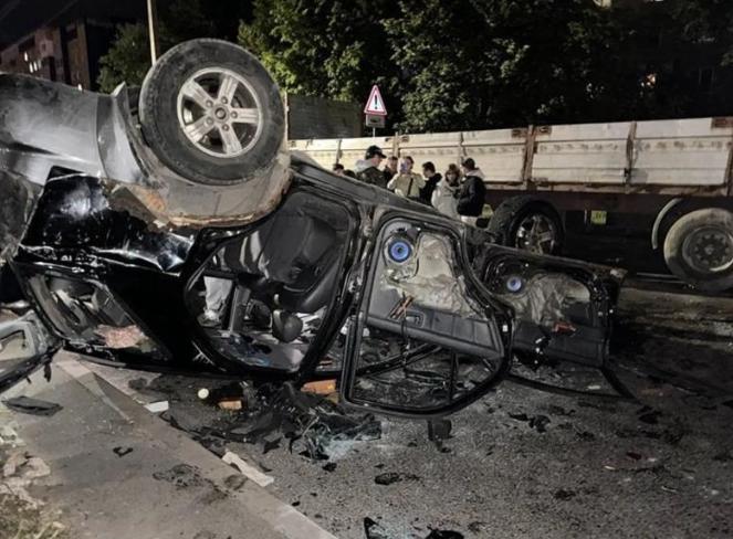 乌克兰利沃夫爆发了征兵骚乱，以前都是看征兵办的人暴打年轻人，这次利沃夫的老百姓不