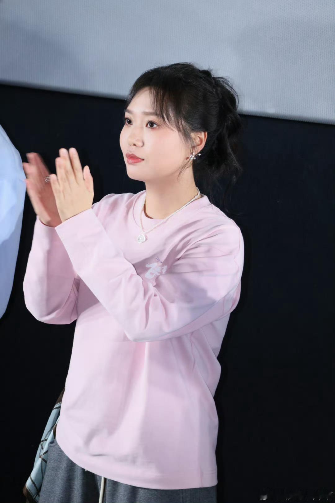 李雪琴加盟2026辽宁春晚雪琴回辽宁春晚啦！腊月廿八晚听她唠回老家过年的那些梗，