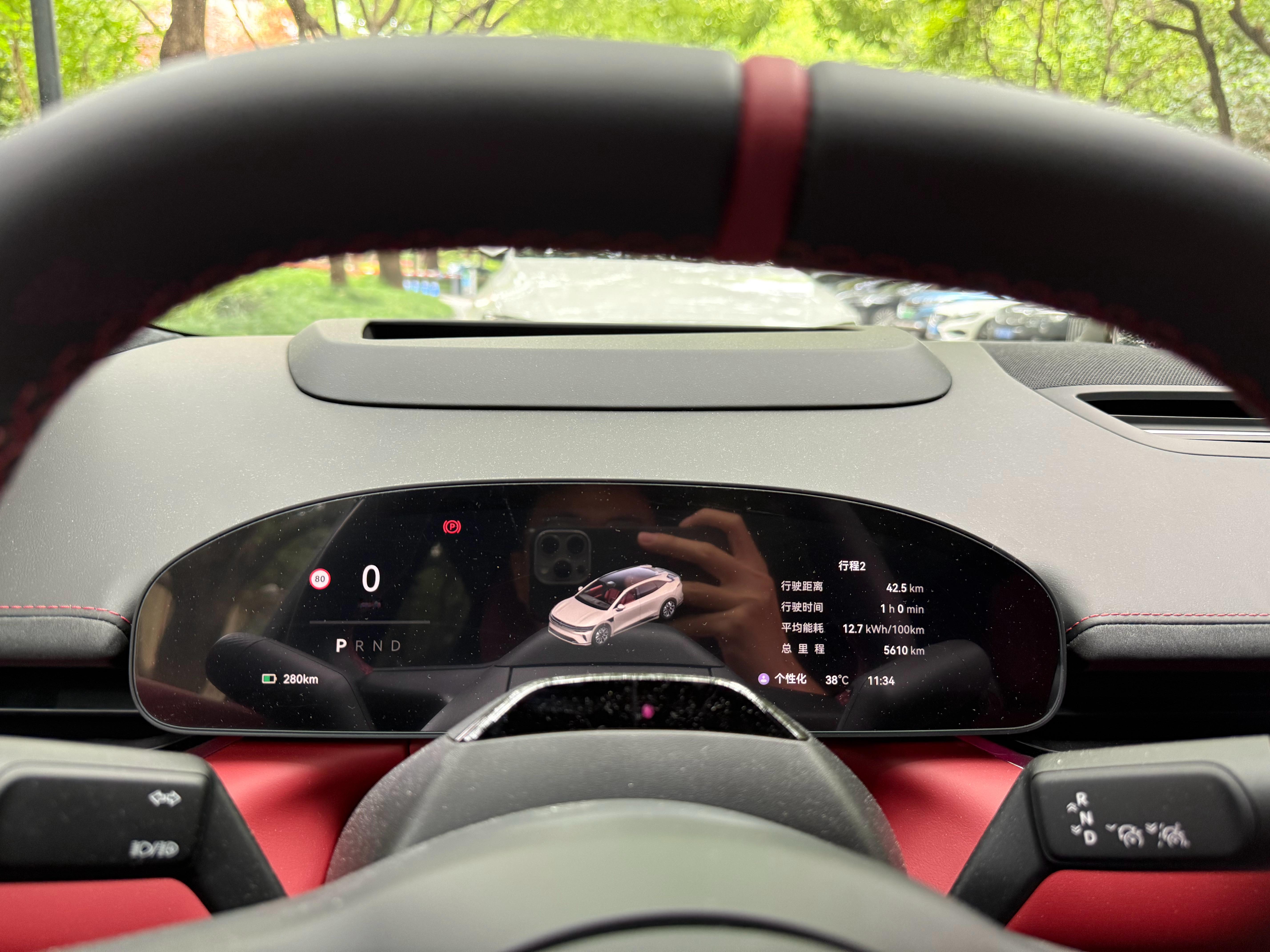 开我的极氪007GT上海这个天气还能控制在12.7kWh/100km的电耗相当不