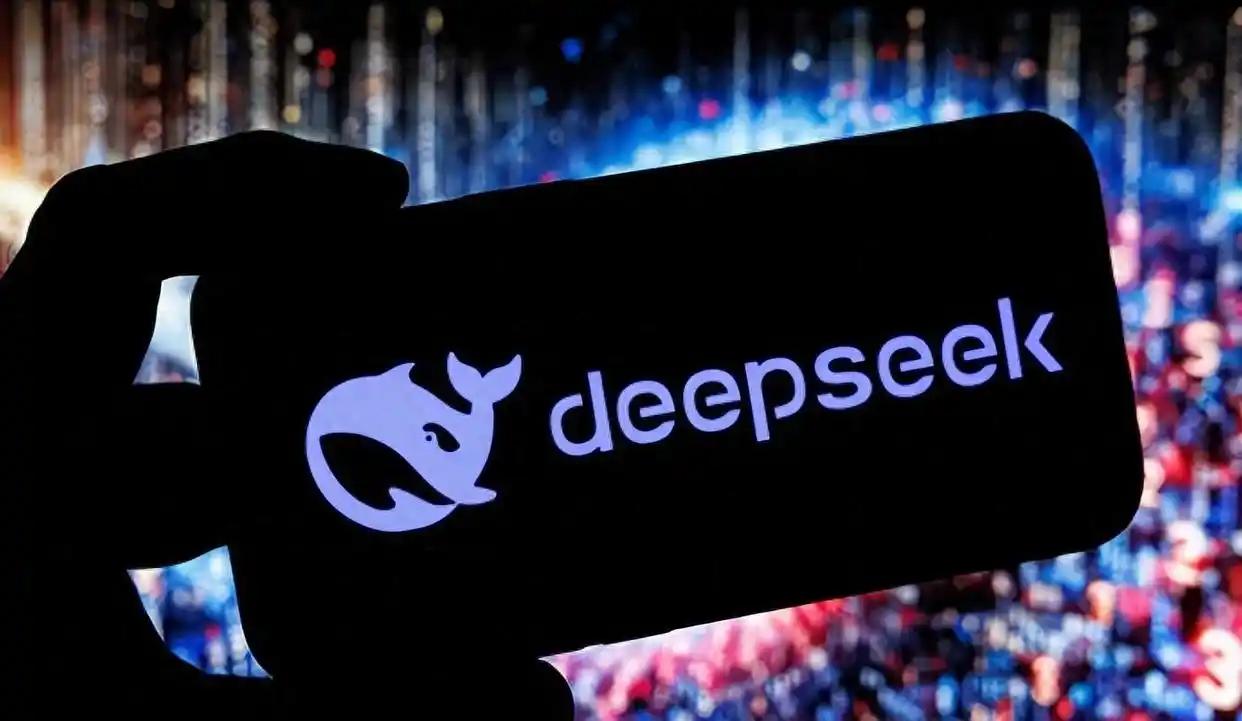 没想到DeepSeek这么硬气，敢正面硬刚美国！美国前脚要求所有联邦机构停用并移