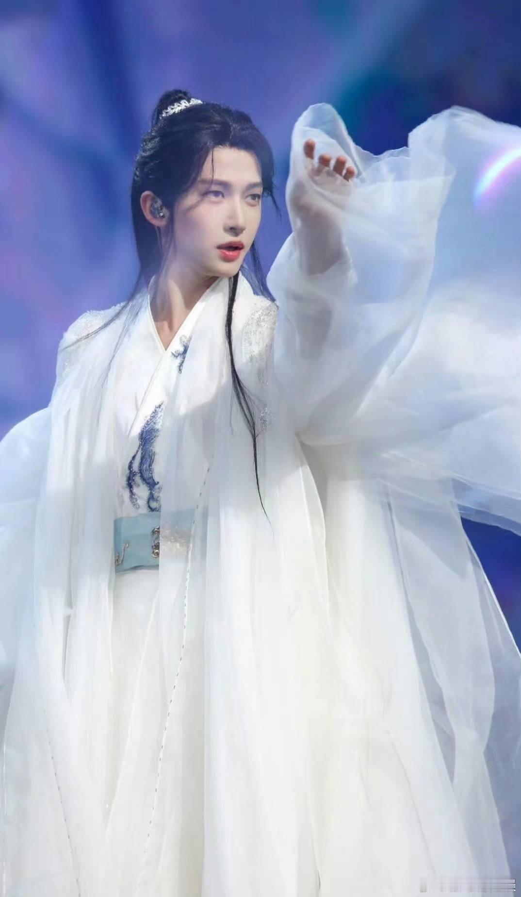 #刘宇天选国风美少年#刘宇整个人的气质就是优雅又风度翩翩，就像古代画卷里走出来的