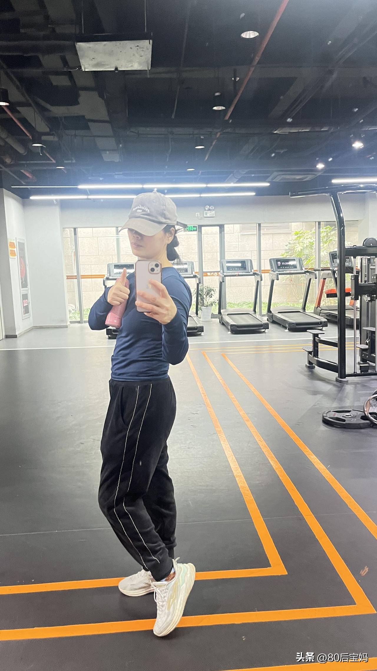 今天3月19日，星期四。练了115分钟，花了8元。 

上海终于出太阳了，心情也