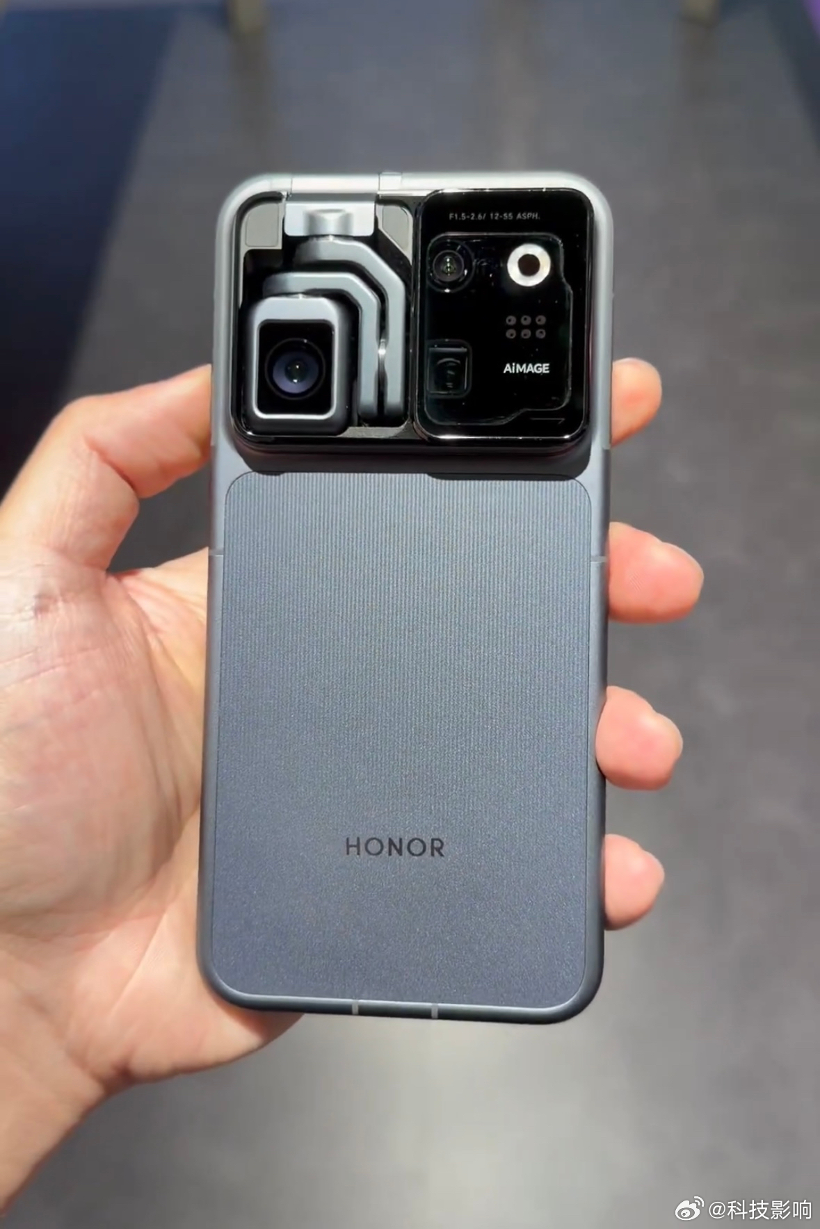 荣耀Robot Phone荣耀机器人手机网上有些声音其实挺有意思，不少人盯着云台