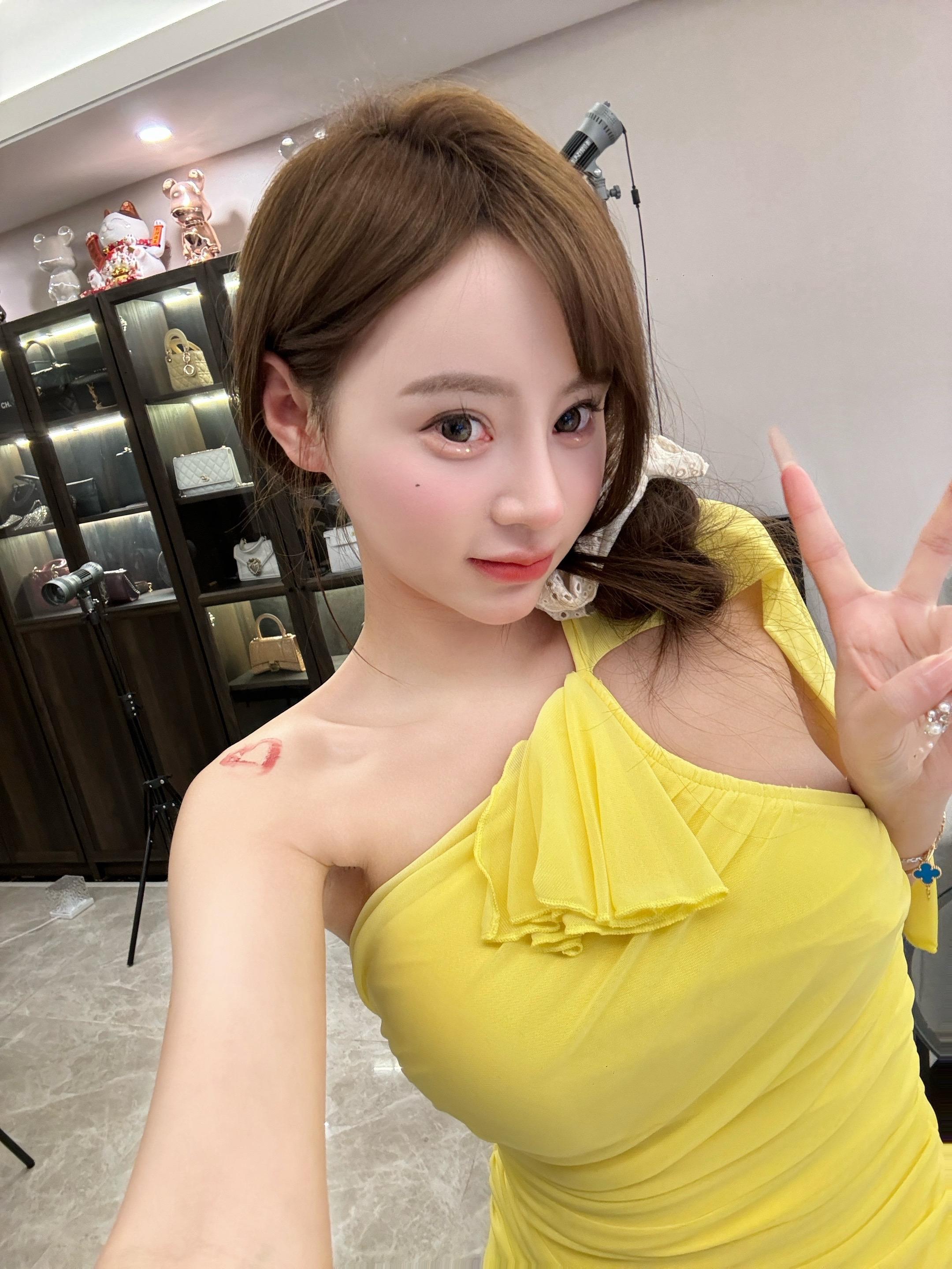 我和手机宅家的一天