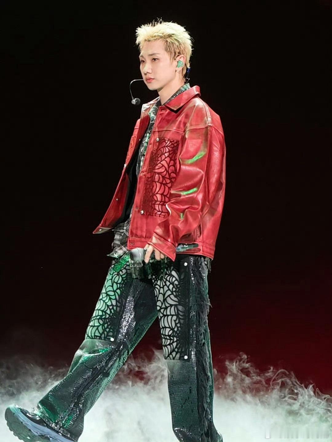 汪苏泷就这10秒挑战我先流泪汪苏泷演技太好了汪苏泷这10秒的舞台表演太好哭了，他