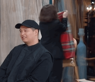 马頔听孙杨讲土味情话的表情孙杨讲土味情话马頔快疯了 “你属什么的？” “属虎。”