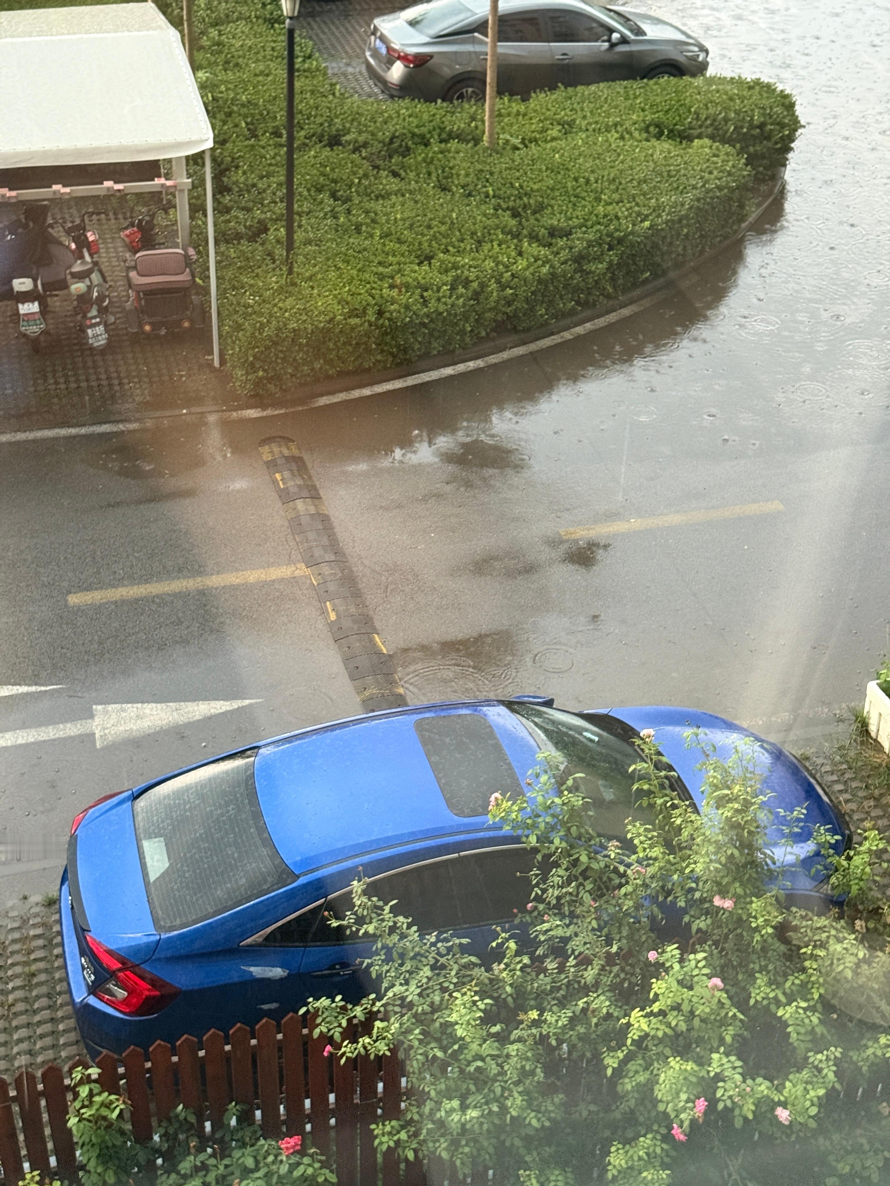 今天雨好大🤣🤣🤣已经下了一天了 接下来一周都是雨季呀[捂嘴哭] ​​​