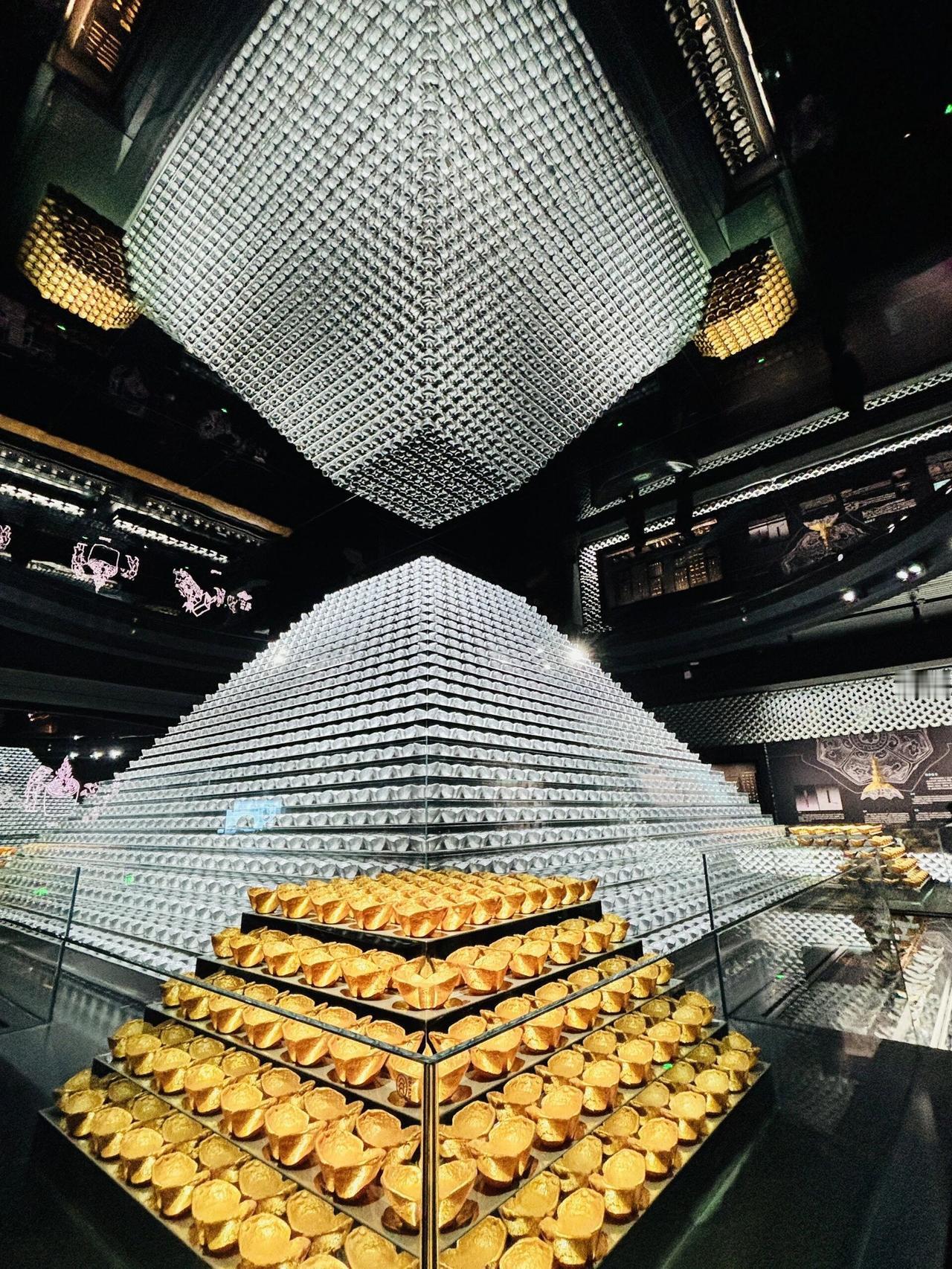 探访江口沉银博物馆
百年寻宝童谣背后，是沉睡江底三百余年的明末宝藏。
近距离观赏