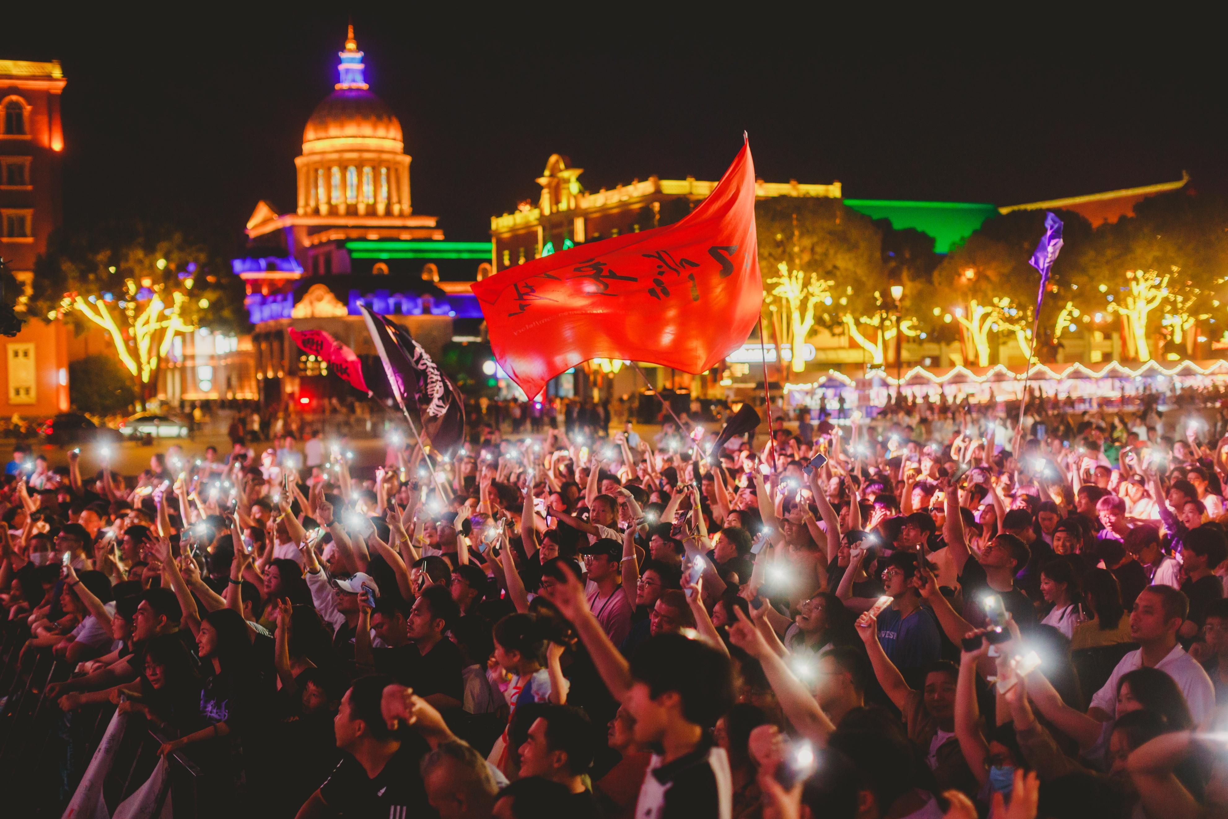 票根在手，底气就是不一样！四月底主打一个奔赴现场，期待一个全场大合唱！唐山南湖音