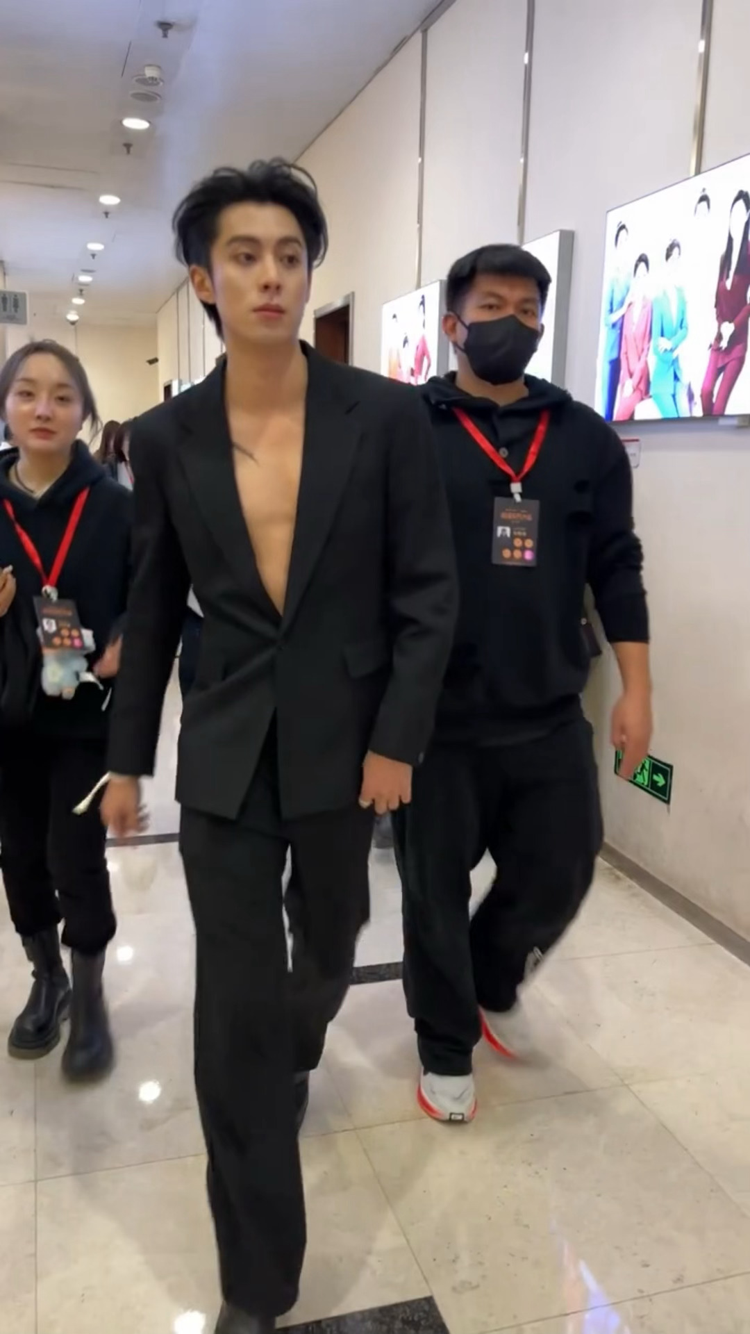 微博视界大会内场OMG王鹤棣大深V……这是我不花钱就能看的吗[流鼻血] ​​​