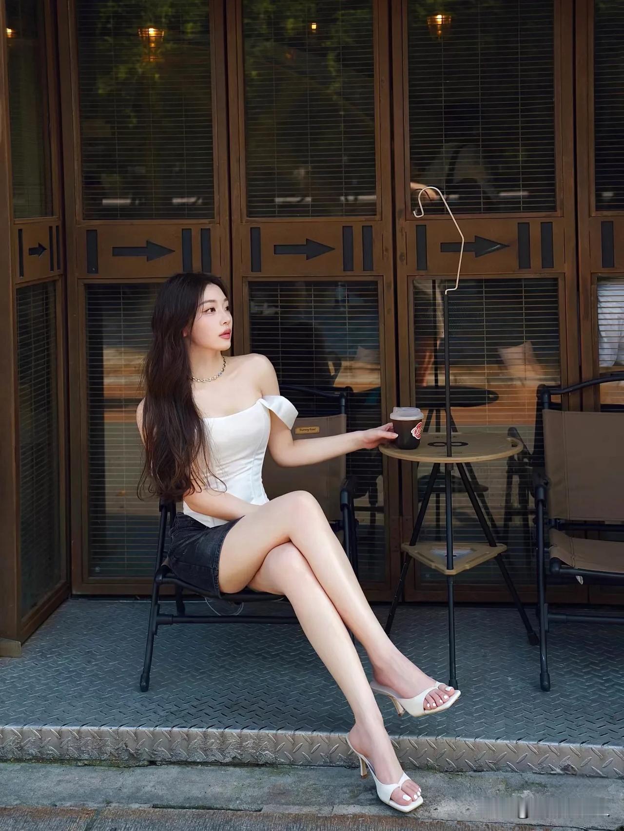 #夏日生活打卡季#穿一件适合自己的裙子，走起路来都自带气质