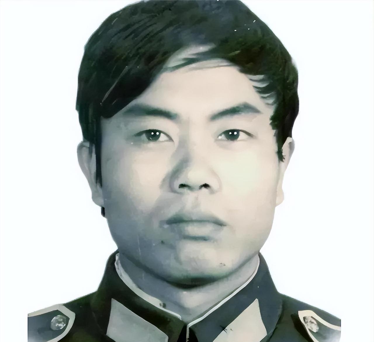 1987年，一个名叫陈建军的警察，竟然纹身、打牌、赌博还打骂妻子。然而，不久后，