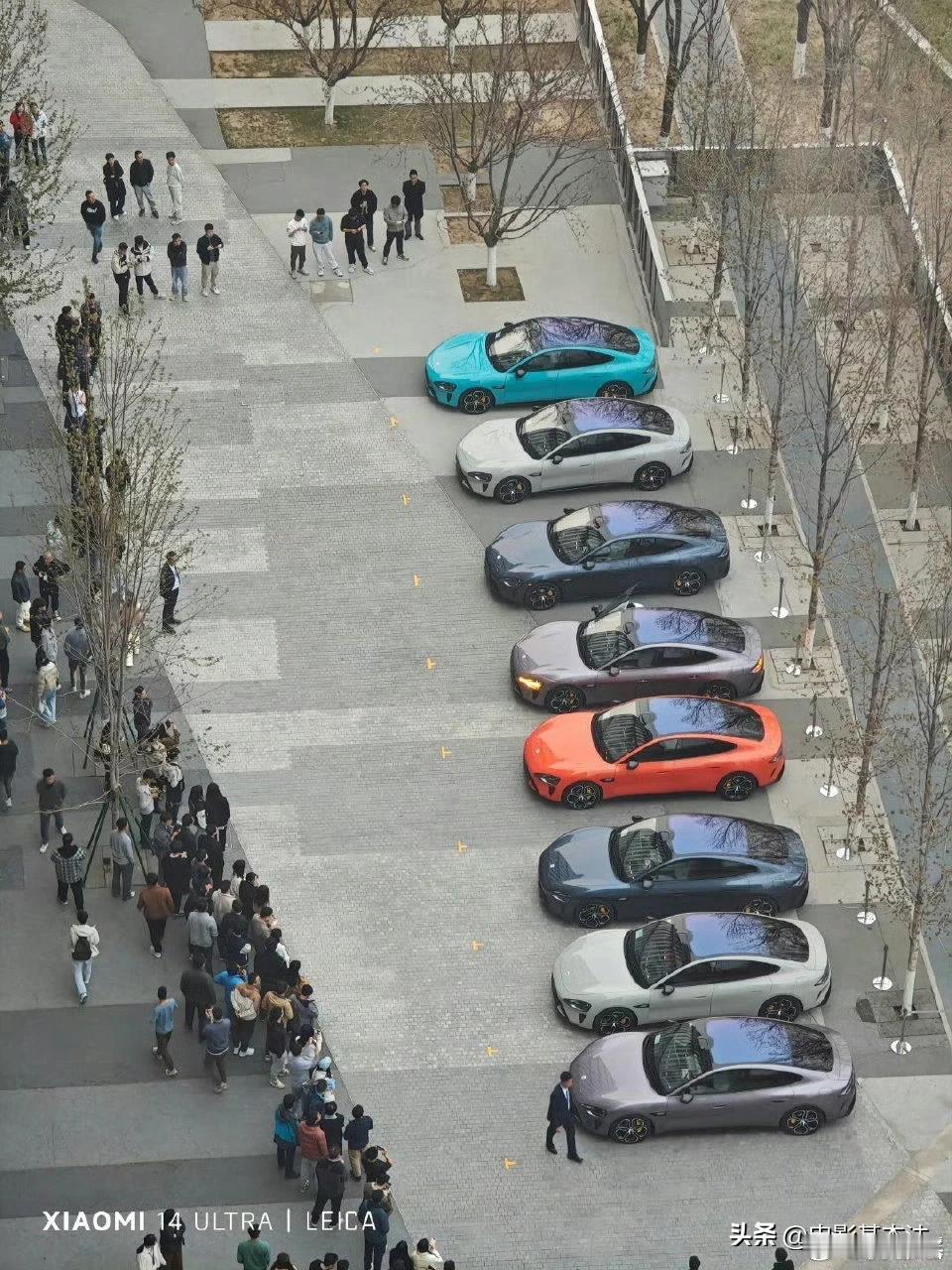 小米汽车已经开售一个多月了，张颂文为什么还不去拿雷军送他的小米su7？我们来大胆