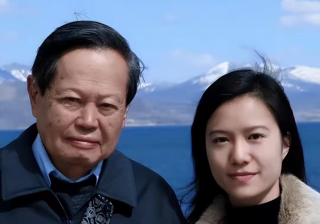 杨先生走了，在他90岁的时候写了一首诗。翁帆现在给他翻译出来了，看了一下，很动情