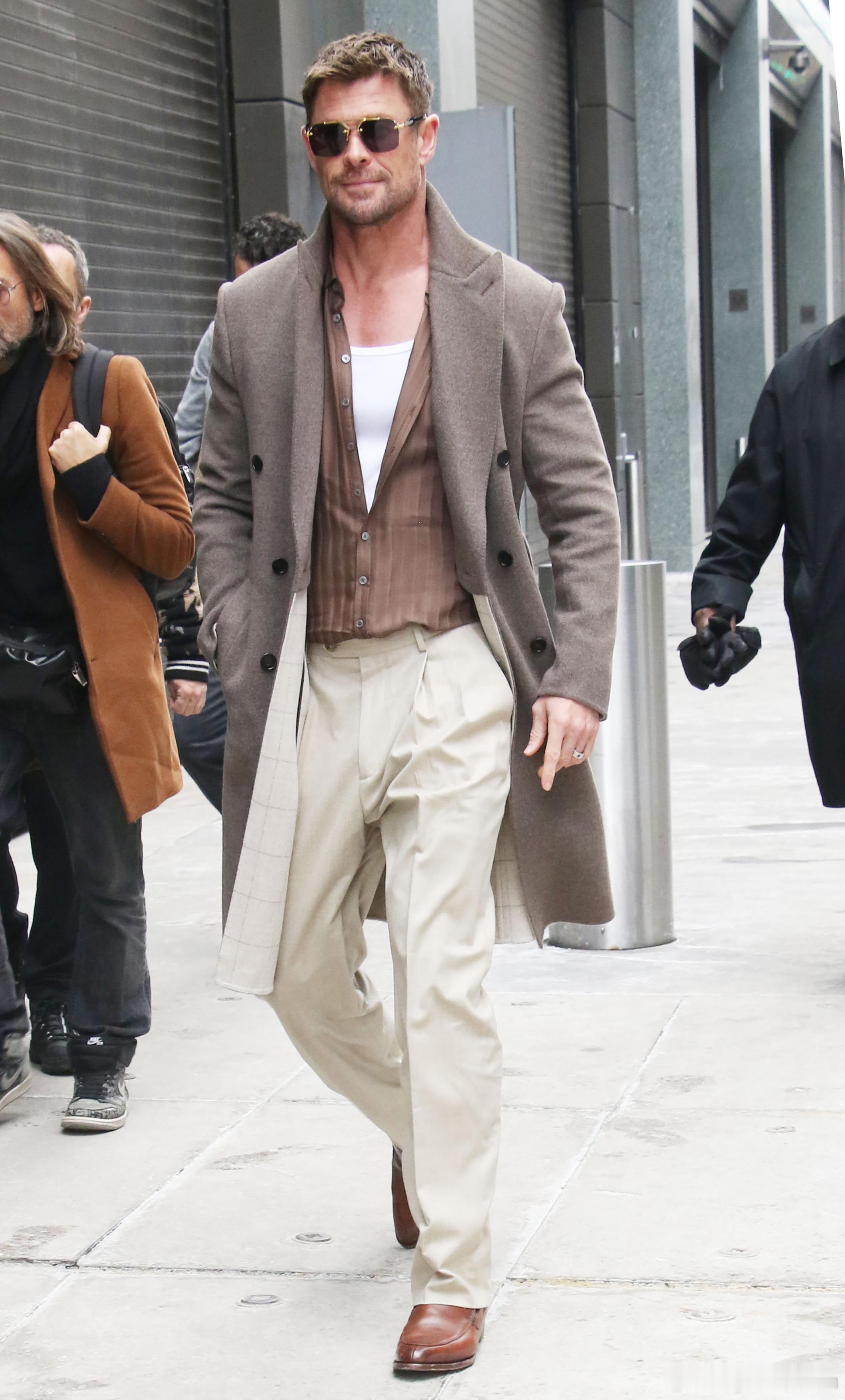 Chris Hemsworth克里斯海姆斯沃斯在纽约外出前往录制《The Vie