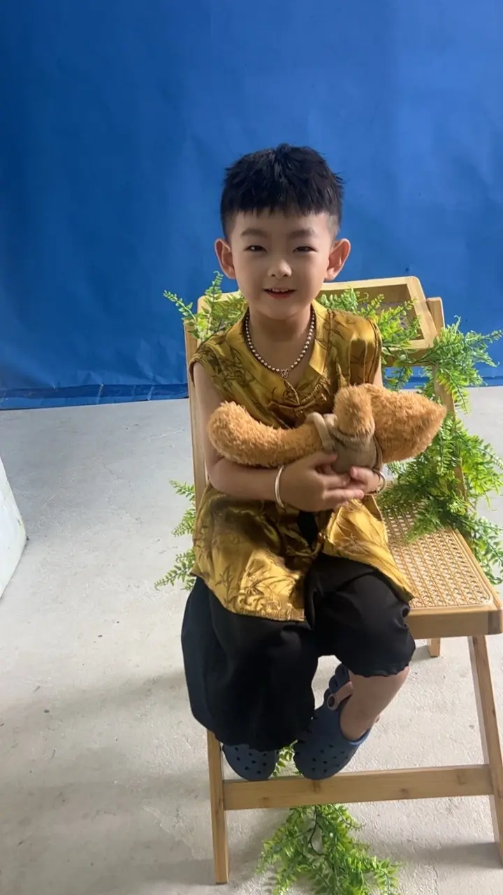 我的皮夹克和小棉袄，相互陪伴  相同的血液  相似的模样。