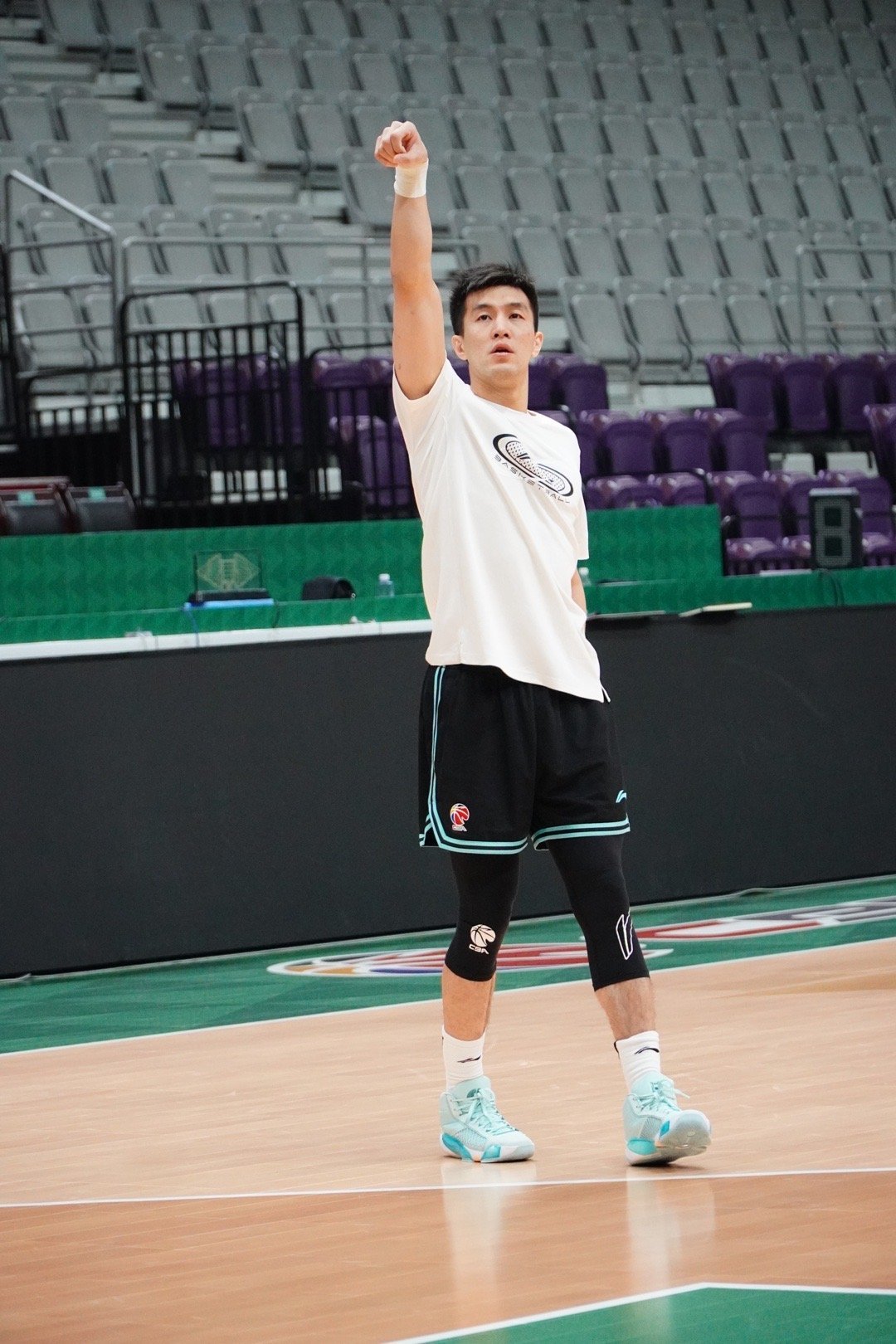 直播吧报道:郭艾伦及其家人遭遇一起数额较大的熟人诈骗案，涉案金额接近千万元人民币