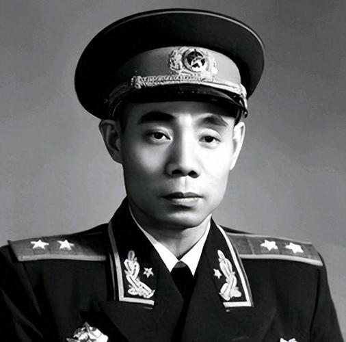 1977年，一个前途无量的部队干部被下放长江当渔夫，两年后收到一封仅八个字的信，
