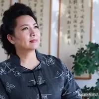唐师曾离异之妻王淳华，其美貌与事业一样光彩照人
 
提起王淳华，很多人会冠以唐师