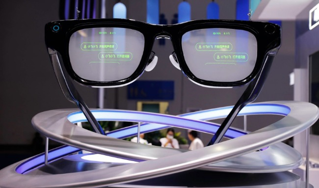 【#张雪机车将亮相第六届消博会#】#张雪机车将与阿斯顿马丁同台亮相# 4月13日