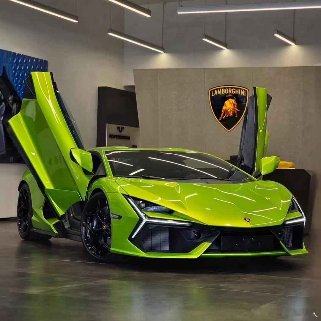 兰博基尼首款量产混合动力超跑，接替传奇车型Aventador，以V12自然吸气引