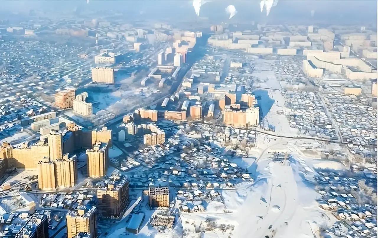 不少网友都疑惑俄罗斯为什么不经营远东地区？俄罗斯明明常年推出远东开发政策，手里坐