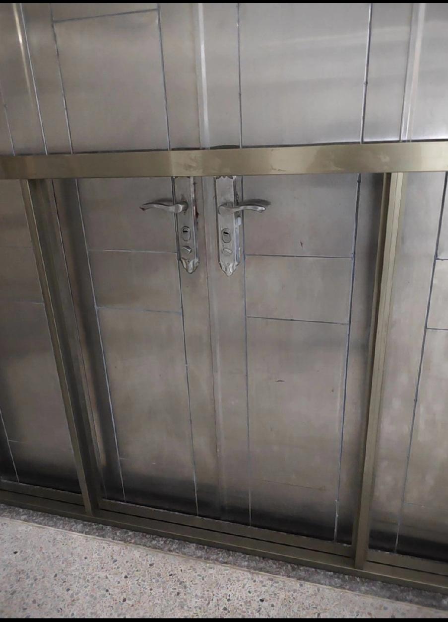 想要做一面18平方的玻璃墙

问了一下本地的装修师傅，一平方650块钱，做好大概