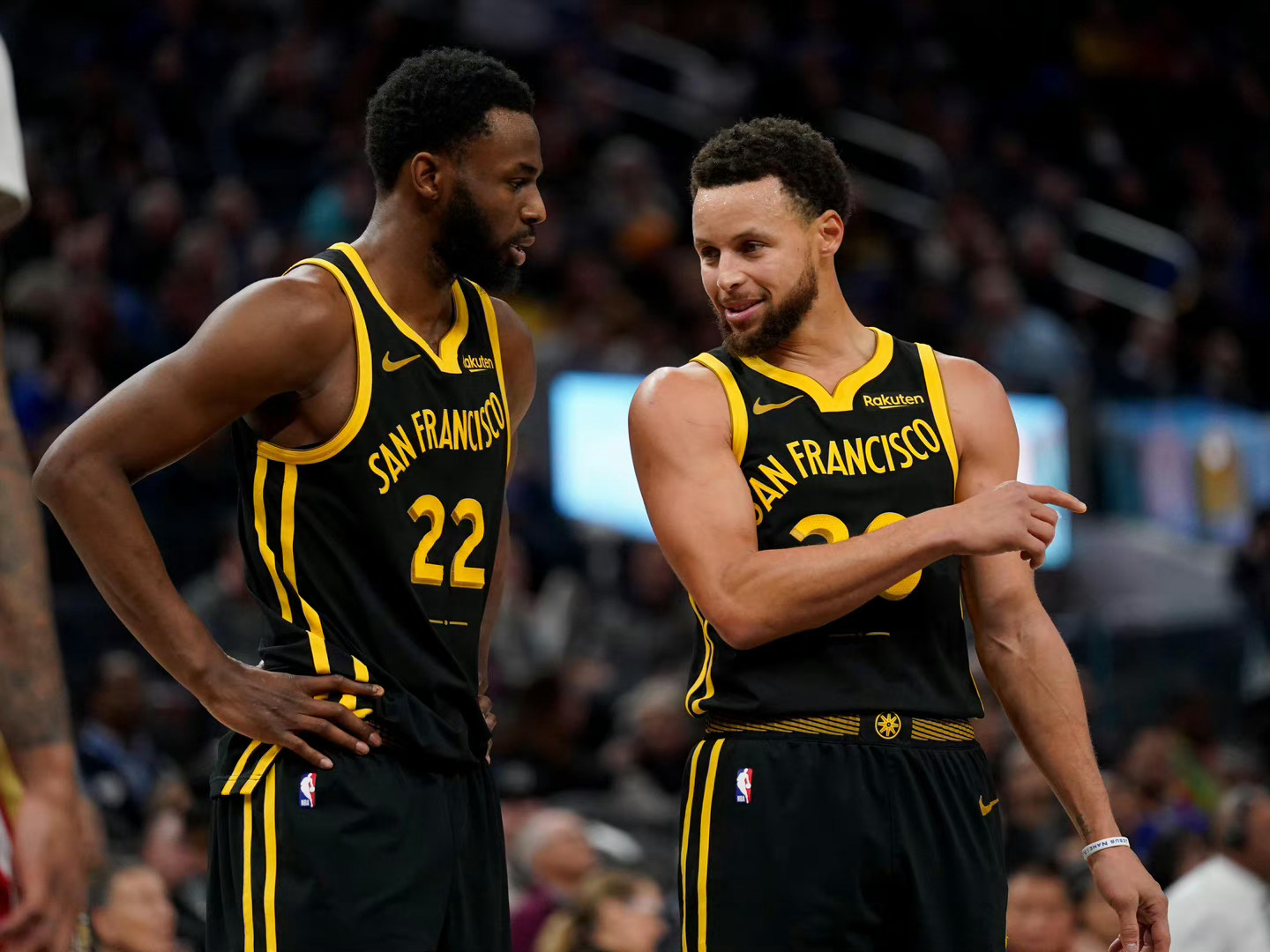 库里六次总决赛数据，命好！2015年:26.0分5.2板6.3助，夺冠2016年