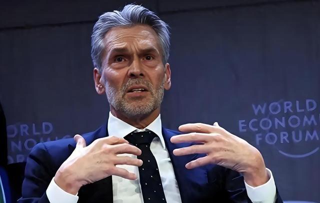 荷兰绝对是美国所有小弟里最无脑的一个，可以说他比乌克兰和波兰都要愚昧。要知道荷兰